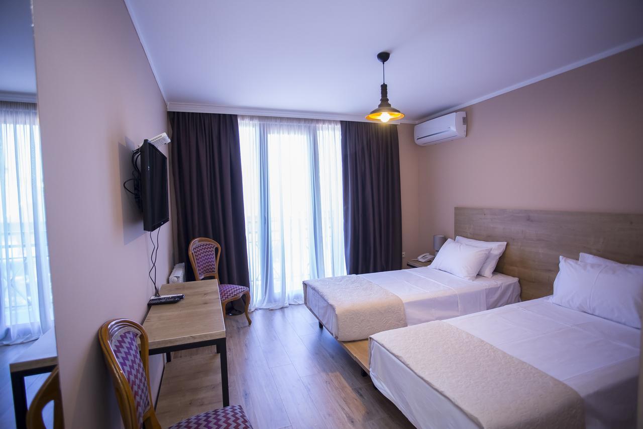 Hotel N16 Batumi Exterior foto